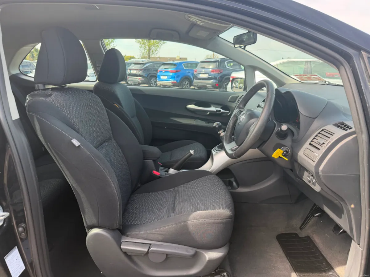 Toyota Auris 1.4 D4D SOL 2DR * BLUETOOTH / AIR CON - Image 5
