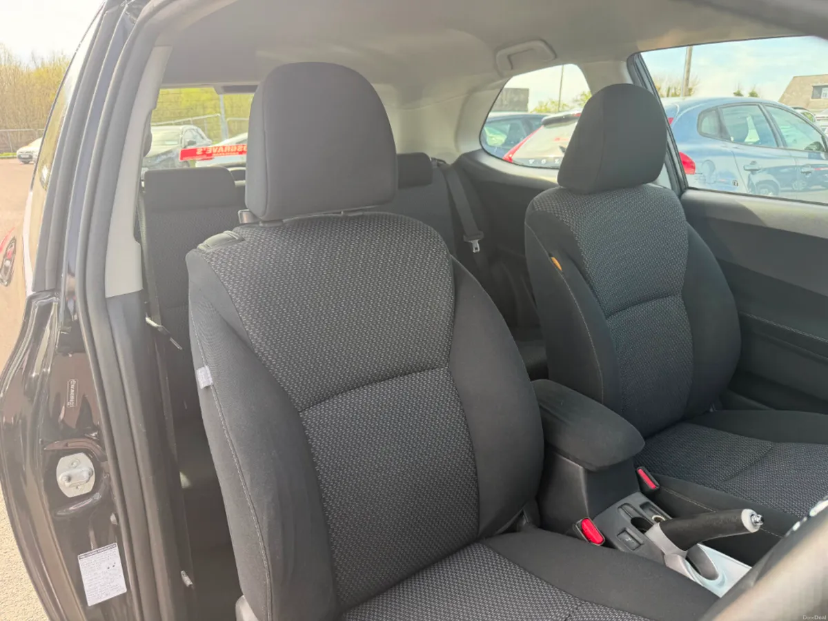 Toyota Auris 1.4 D4D SOL 2DR * BLUETOOTH / AIR CON - Image 6