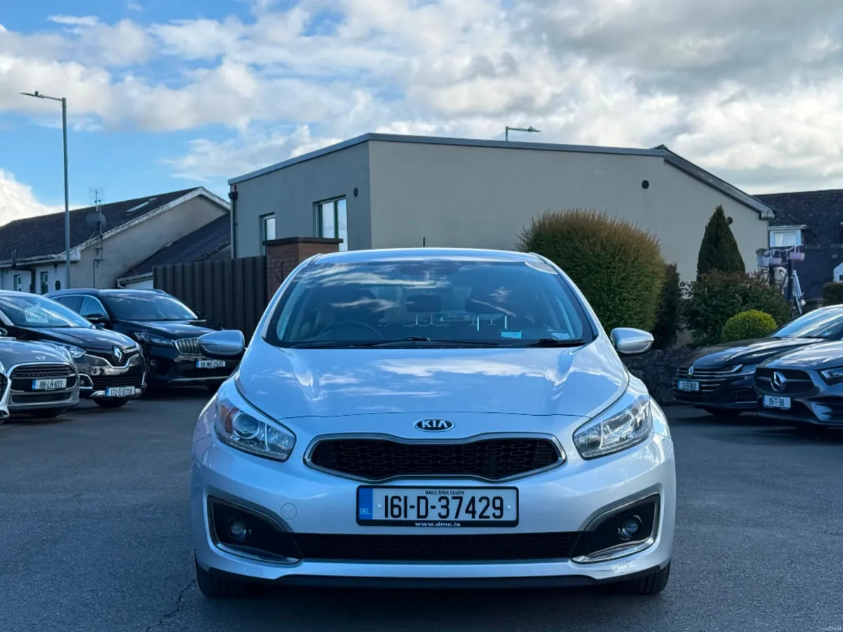 Kia Ceed 1.4 EX DIESEL 5DR *LOW KMS* - Image 2