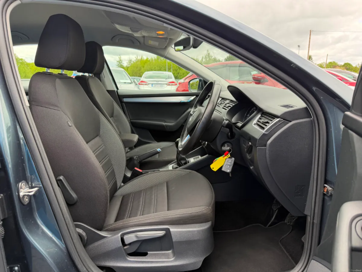 Skoda Octavia 1.6 TDI SE Technology 115PS 5DR * AP - Image 5