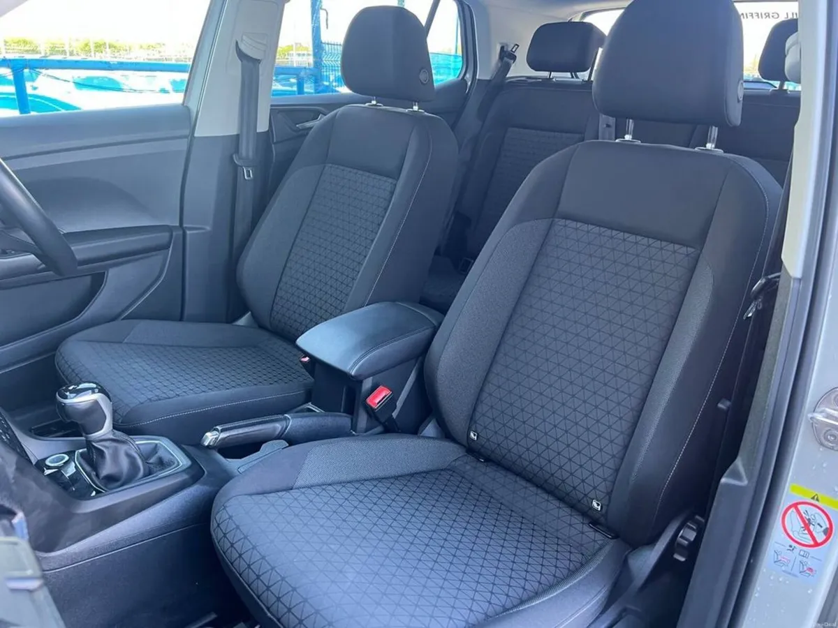 Volkswagen T-Cross LIFE 1.0 TSI // APPLE CARPLAY/A - Image 6