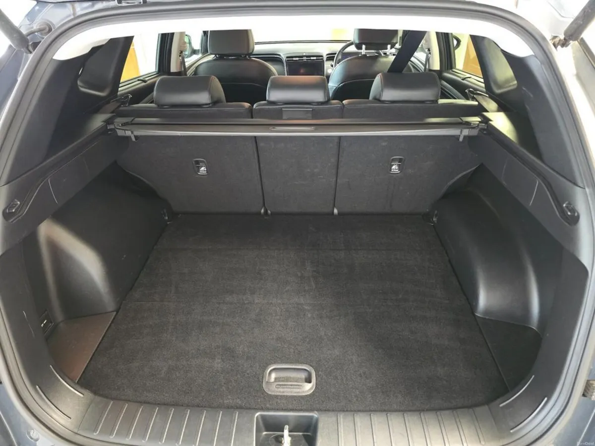Hyundai Tucson 2tone Executive Plus PHEV - Image 6