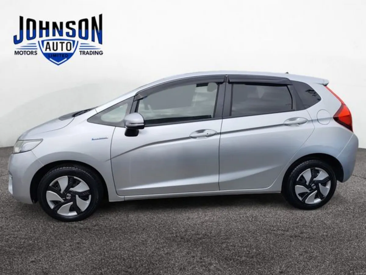 Honda Fit Fit Hybrid 1.5 i-VTEC Automatic - Image 2