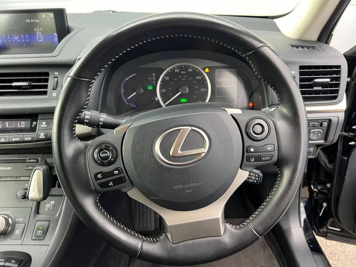 Lexus CT CT200h 1.8 HYBRID // SUEDE INTERIOR // RE - Image 4