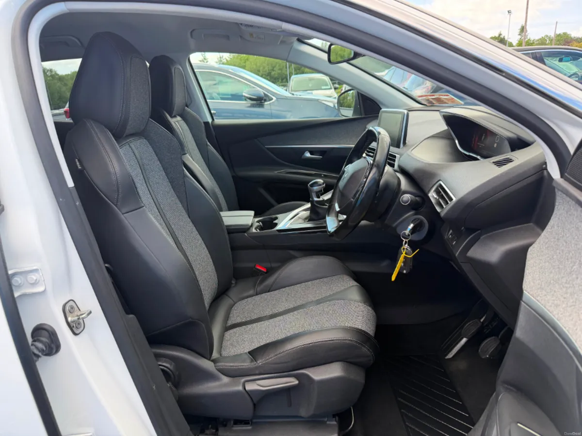 Peugeot 3008 Blue HDI Allure 130BHP 5DR * REVERSIN - Image 5