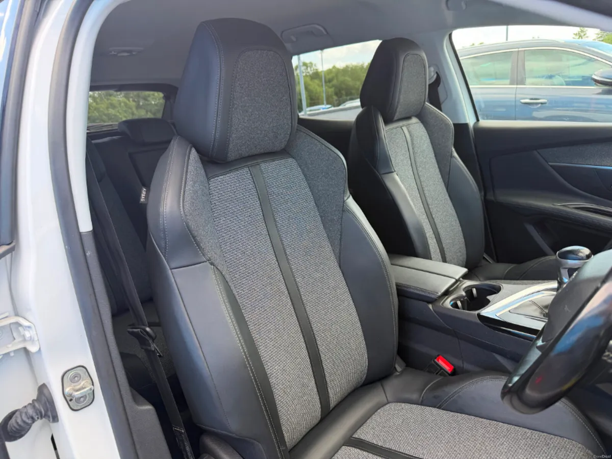 Peugeot 3008 Blue HDI Allure 130BHP 5DR * REVERSIN - Image 6