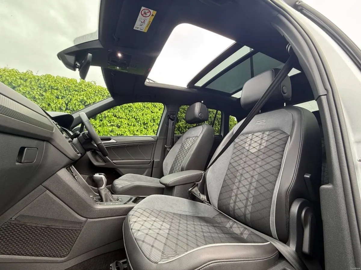 Volkswagen Tiguan R-LINE BLACK EDITION 1.4 eTSI HY - Image 2