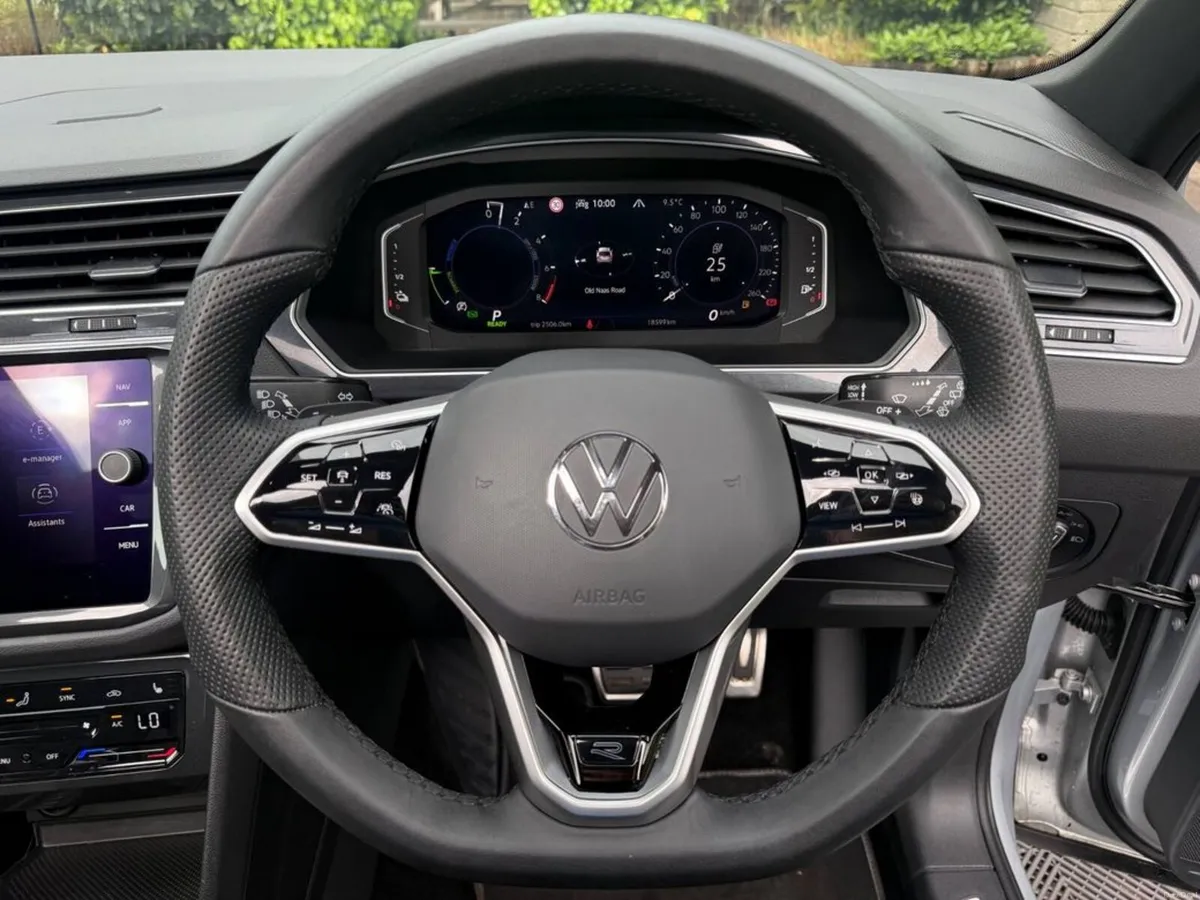 Volkswagen Tiguan R-LINE BLACK EDITION 1.4 eTSI HY - Image 5
