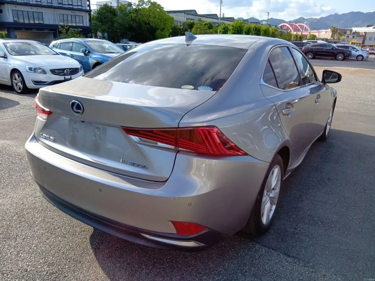 Lexus IS Hybrid Luxury Automatic - Image 4