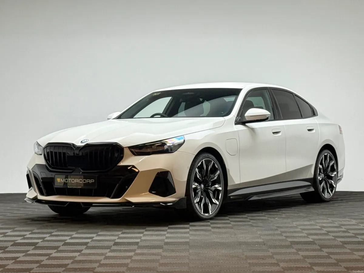 BMW 5-Series 550E M SPORT XDRIVE - Image 3