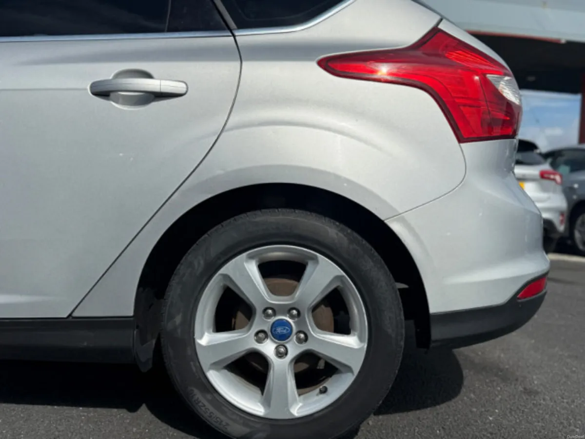 Ford Focus 1.6 TDCI Zetec Navigator 115PS 5DR - Image 6