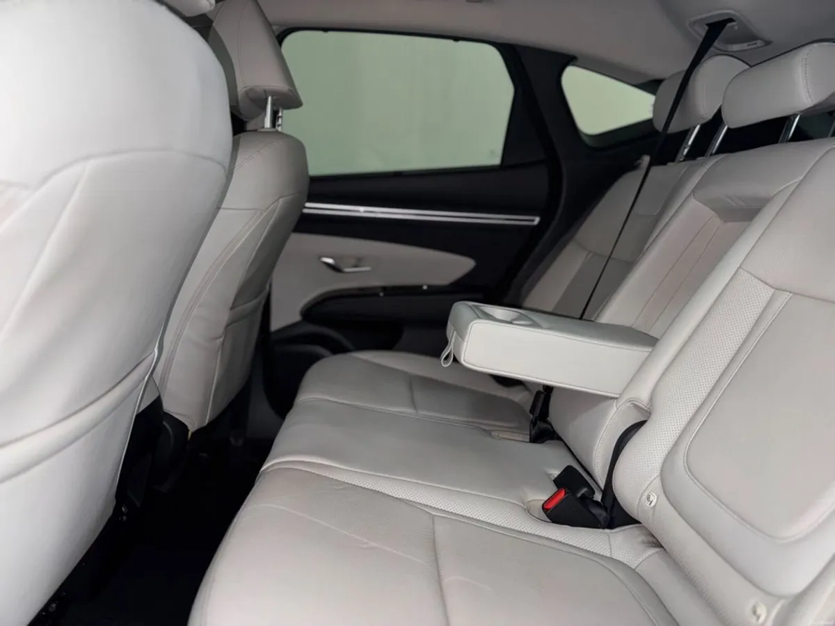 Hyundai Tucson Executive Plus Hybrid 2tone 5DR Aut - Image 4
