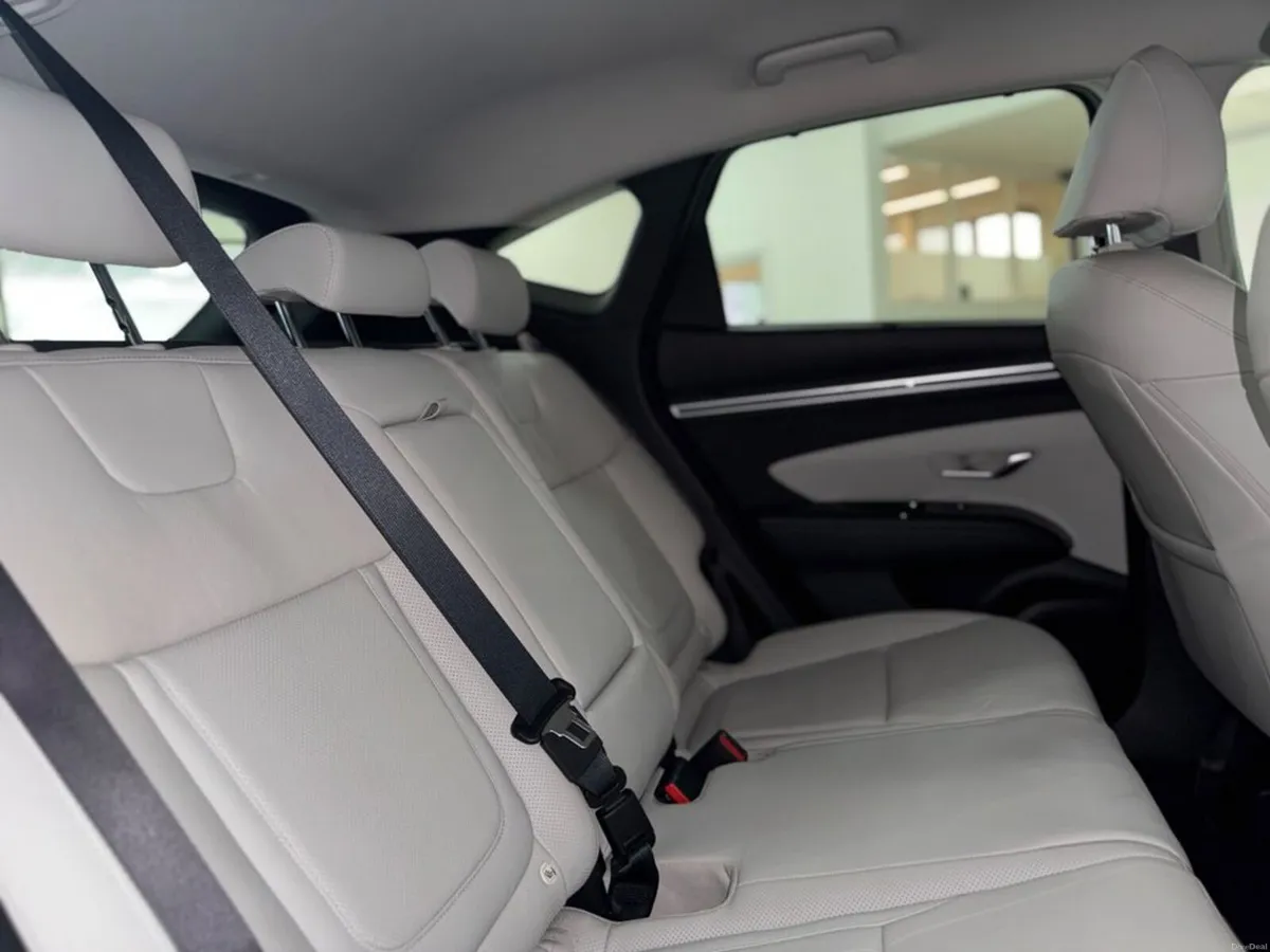 Hyundai Tucson Executive Plus Hybrid 2tone 5DR Aut - Image 5