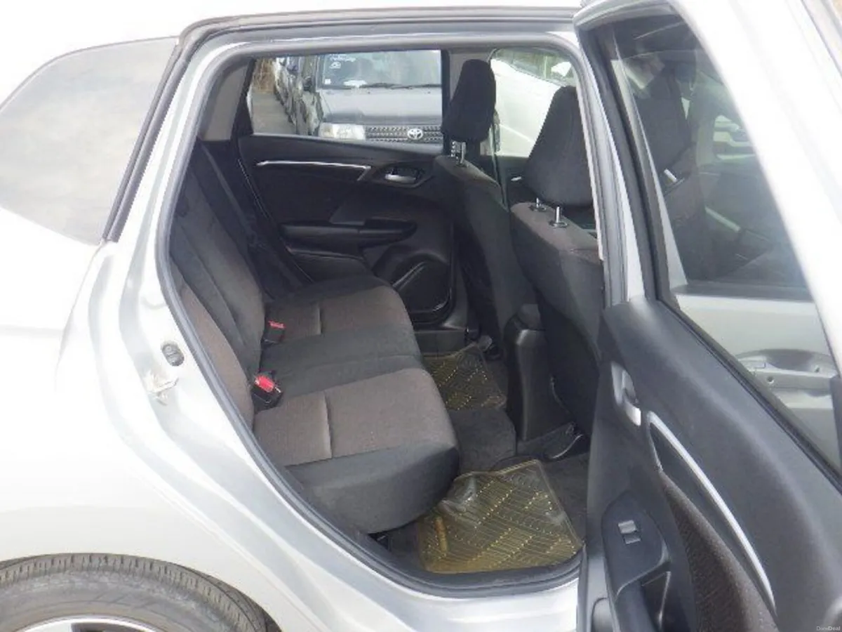 Honda Fit 1.5 Petrol Hybrid Auto - Image 5