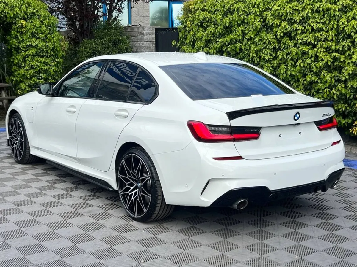 BMW 3-Series 330e M-SPORT COMPETITION 2.0 HYBRID / - Image 5