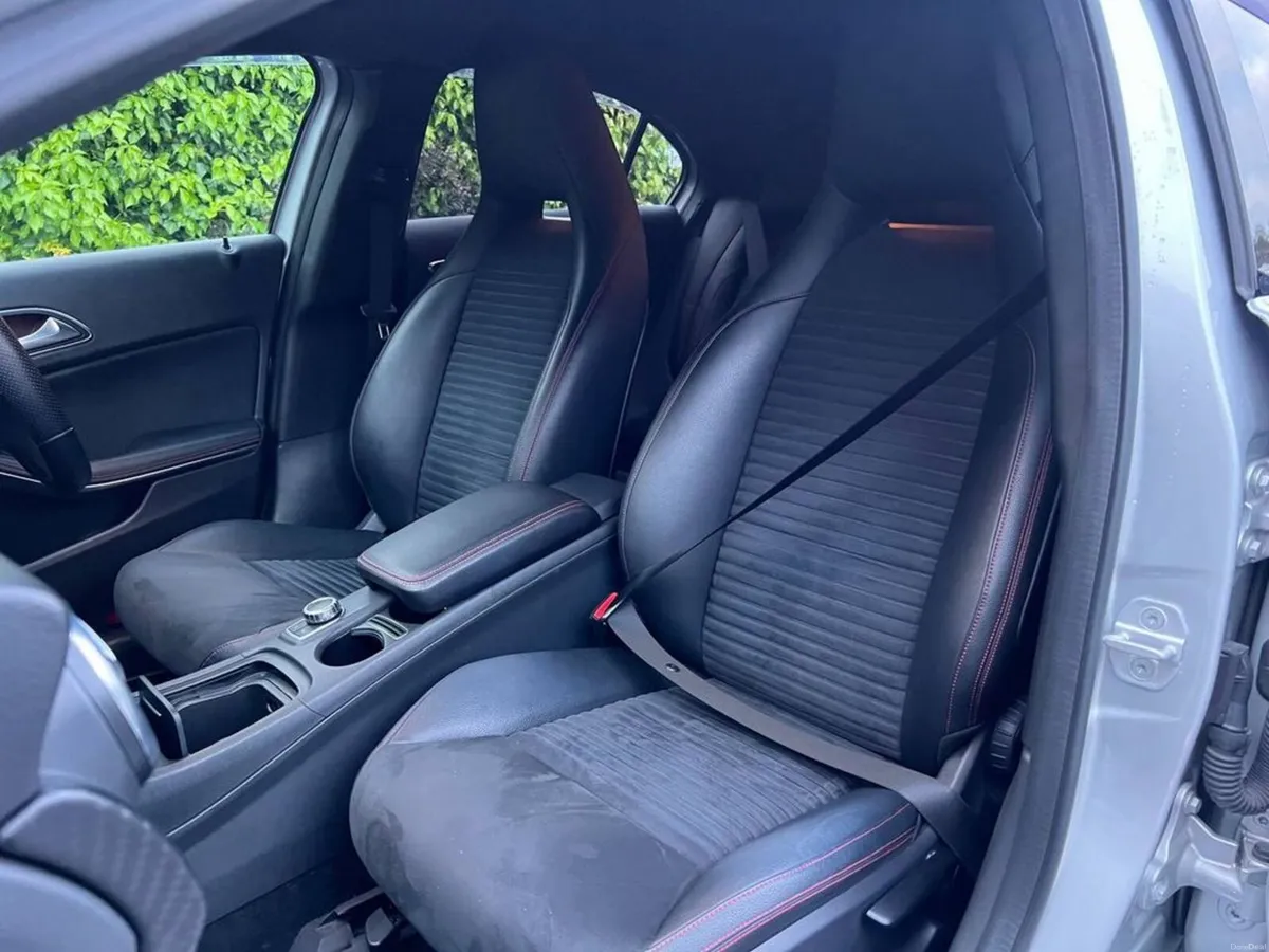 Mercedes-Benz A-Class A180 AMG-LINE 1.6 AUTO // SE - Image 6