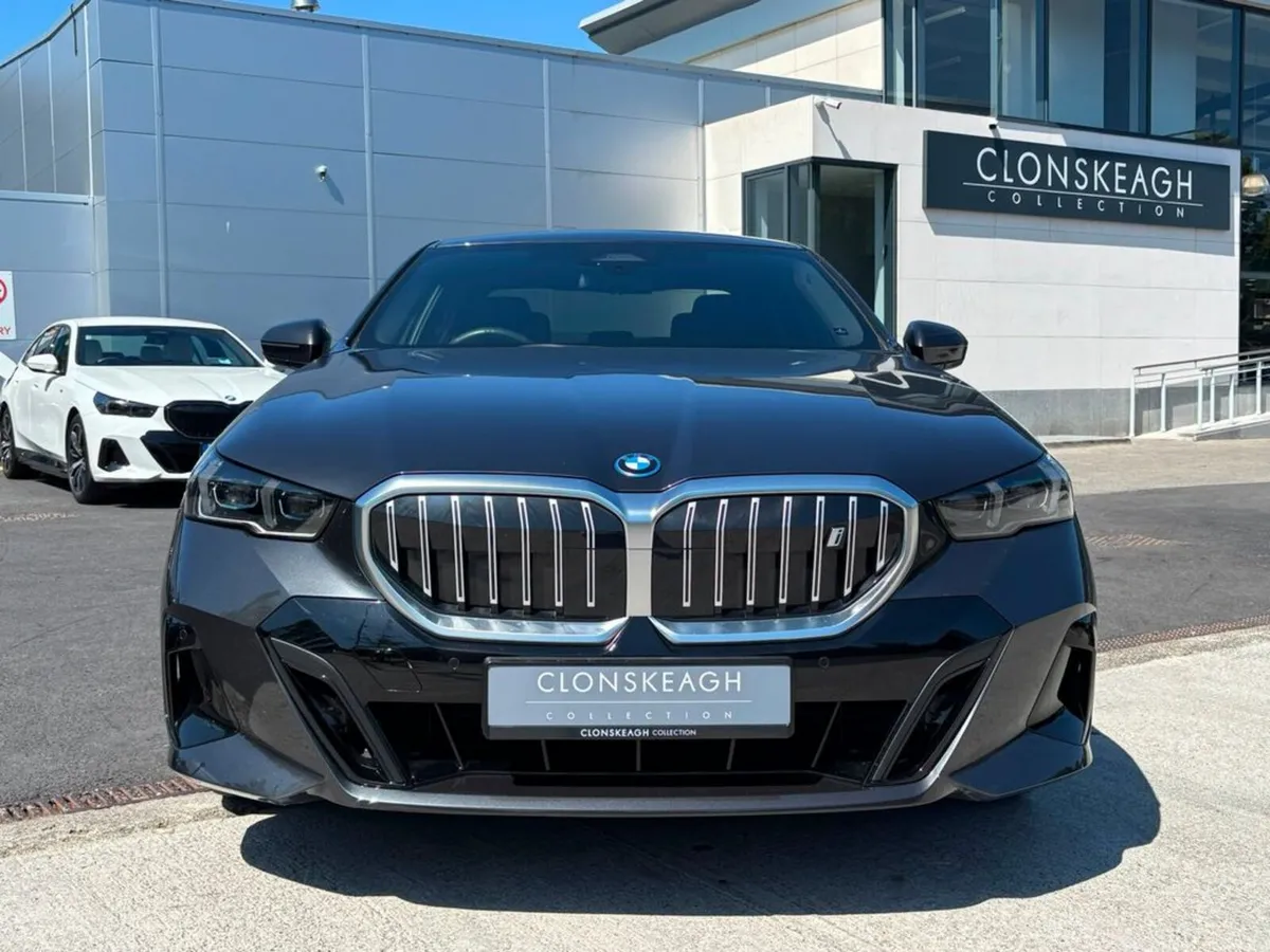 BMW i5 EDRIVE40 M SPORT - Image 3