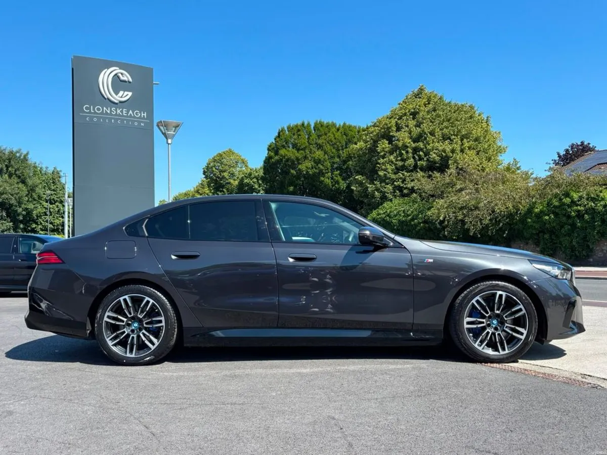 BMW i5 EDRIVE40 M SPORT - Image 2
