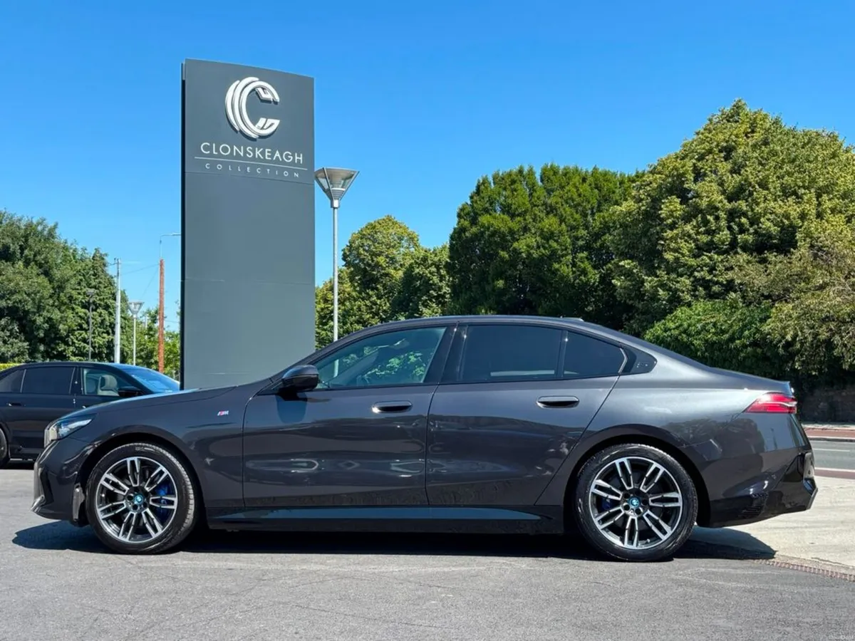 BMW i5 EDRIVE40 M SPORT - Image 4