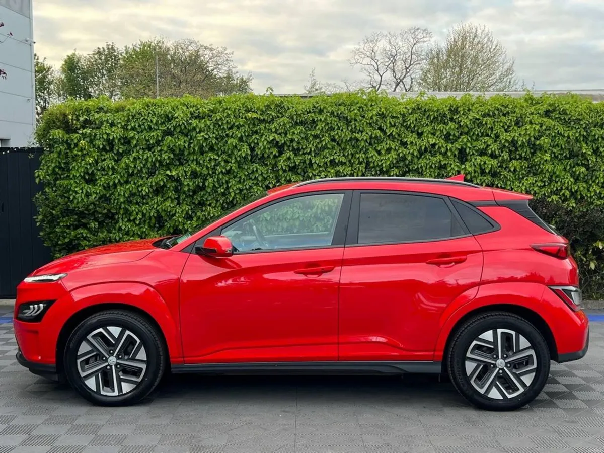 Hyundai KONA PREMIUM 65 KWH LONG RANGE // FULL SER - Image 3