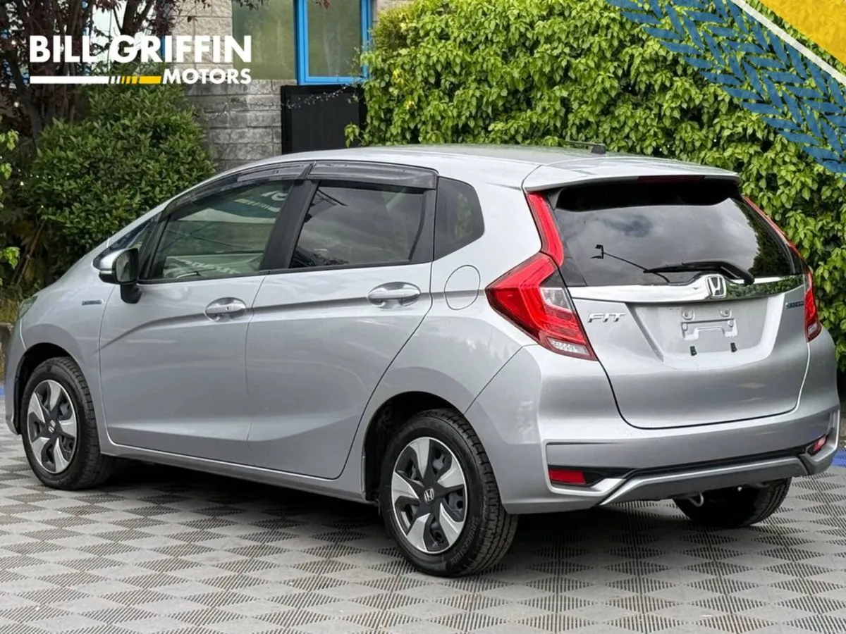 Honda Fit F-PACKAGE 1.5 HYBRID // DIGITAL CLIMATE - Image 5