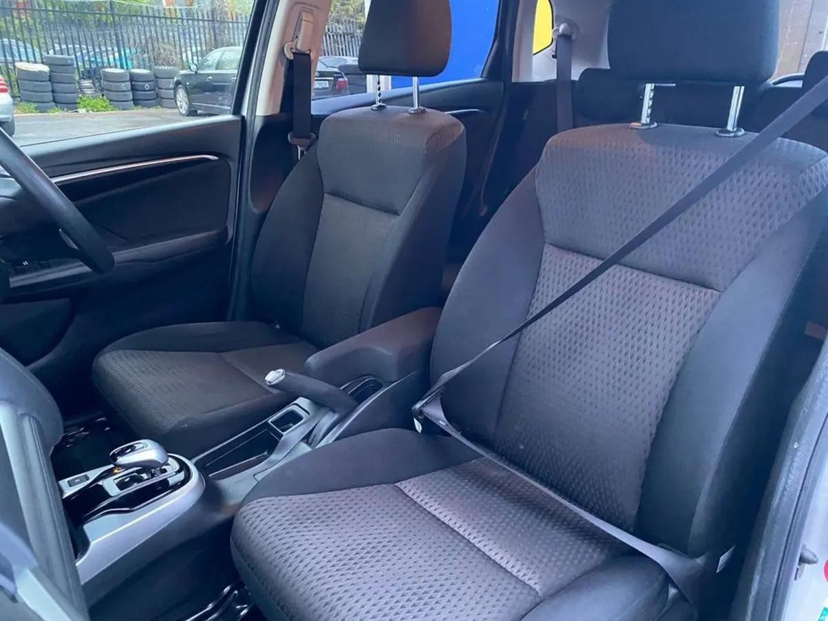 Honda Fit F-PACKAGE 1.5 HYBRID // DIGITAL CLIMATE - Image 6