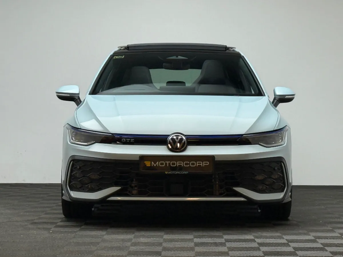 Volkswagen Golf GTE 1.5 PHEV 272HP DSG *PAN ROOF* - Image 2
