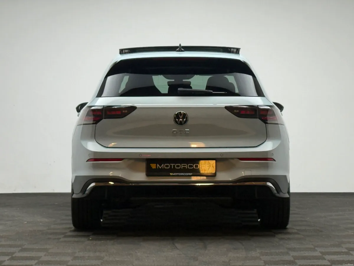 Volkswagen Golf GTE 1.5 PHEV 272HP DSG *PAN ROOF* - Image 6