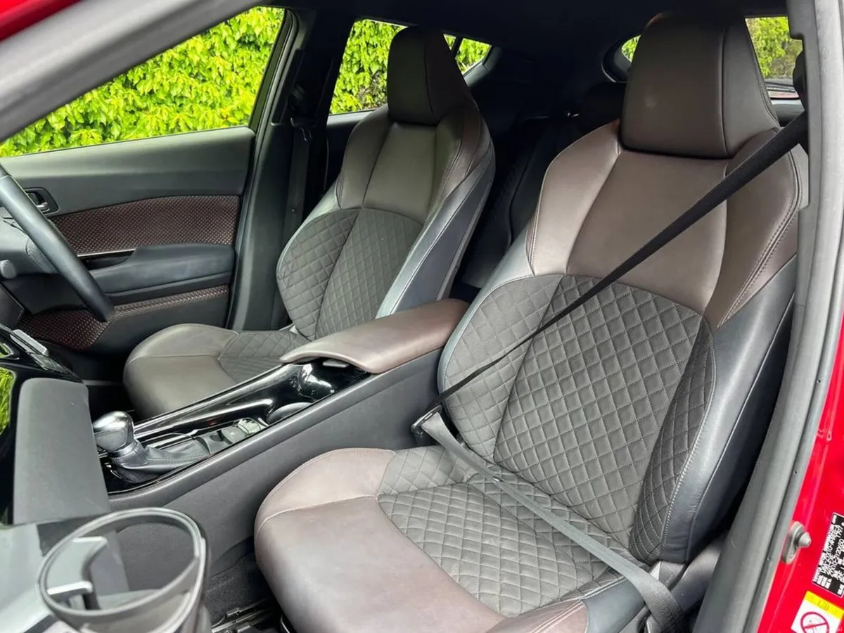 Toyota C-HR 1.8 HYBRID // DIAMOND CUT ALLOYS // HA - Image 6