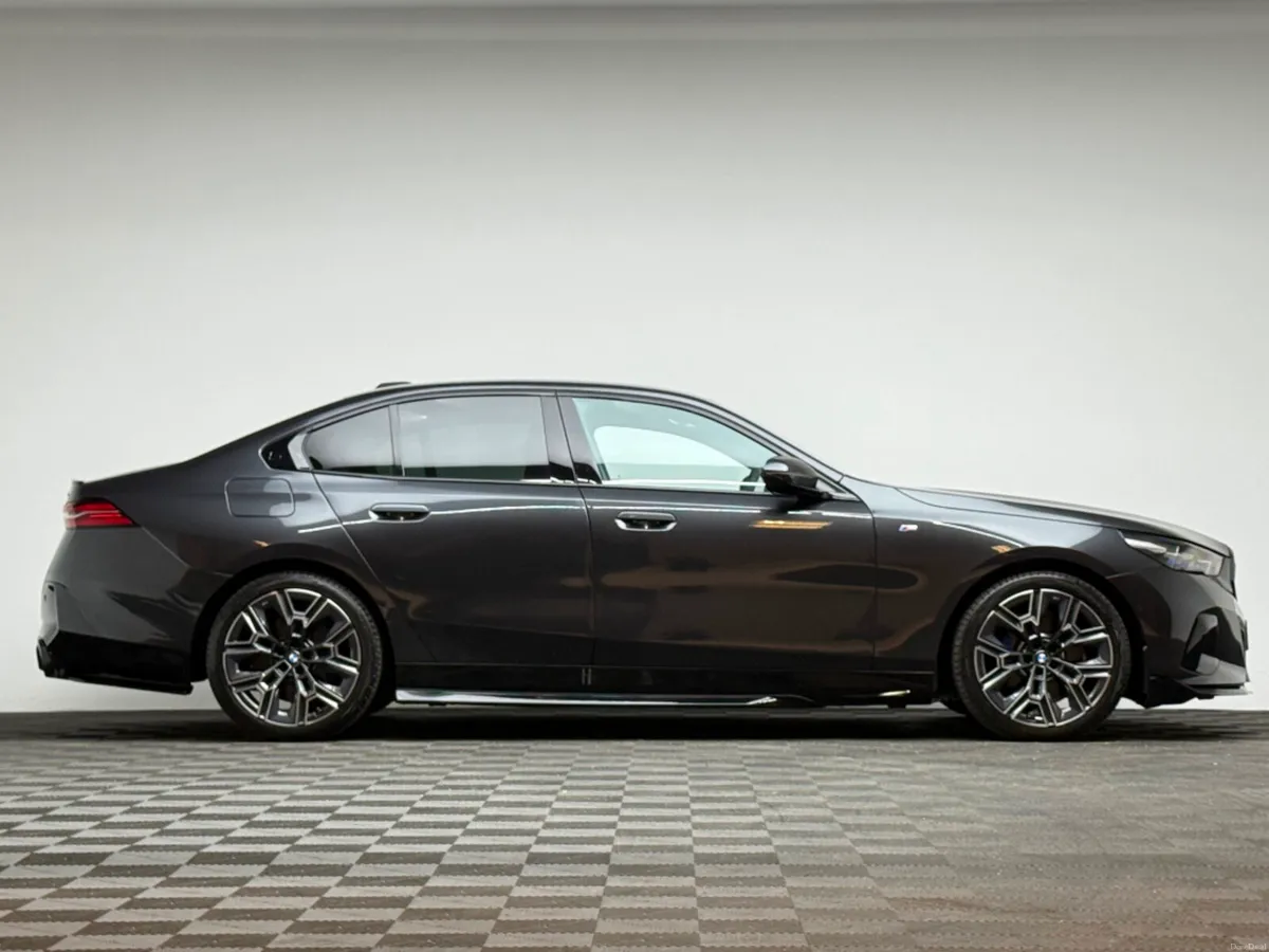 BMW 5-Series 530E M SPORT - Image 5
