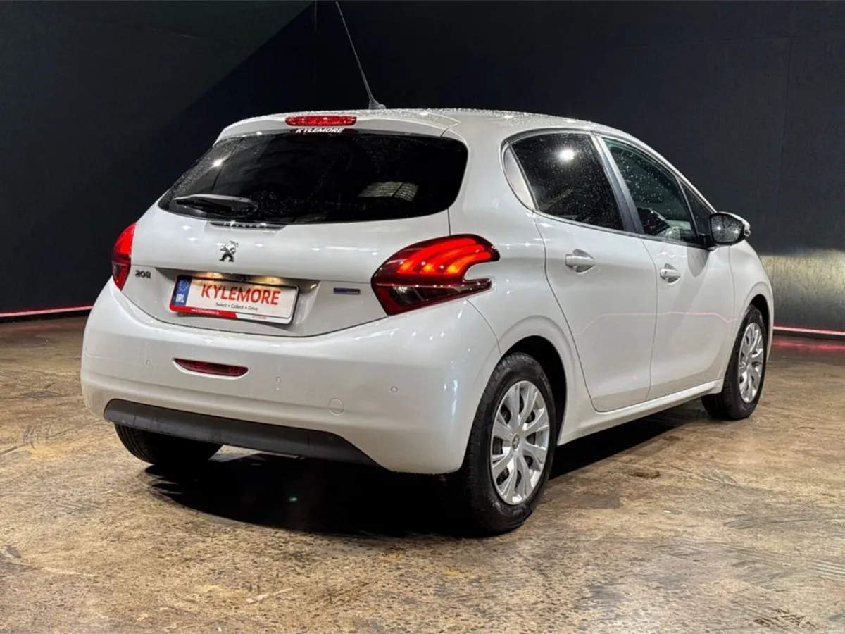 Peugeot 208 PURETECH 1.2 AUTOMATIC - REVERSE CAMER - Image 3