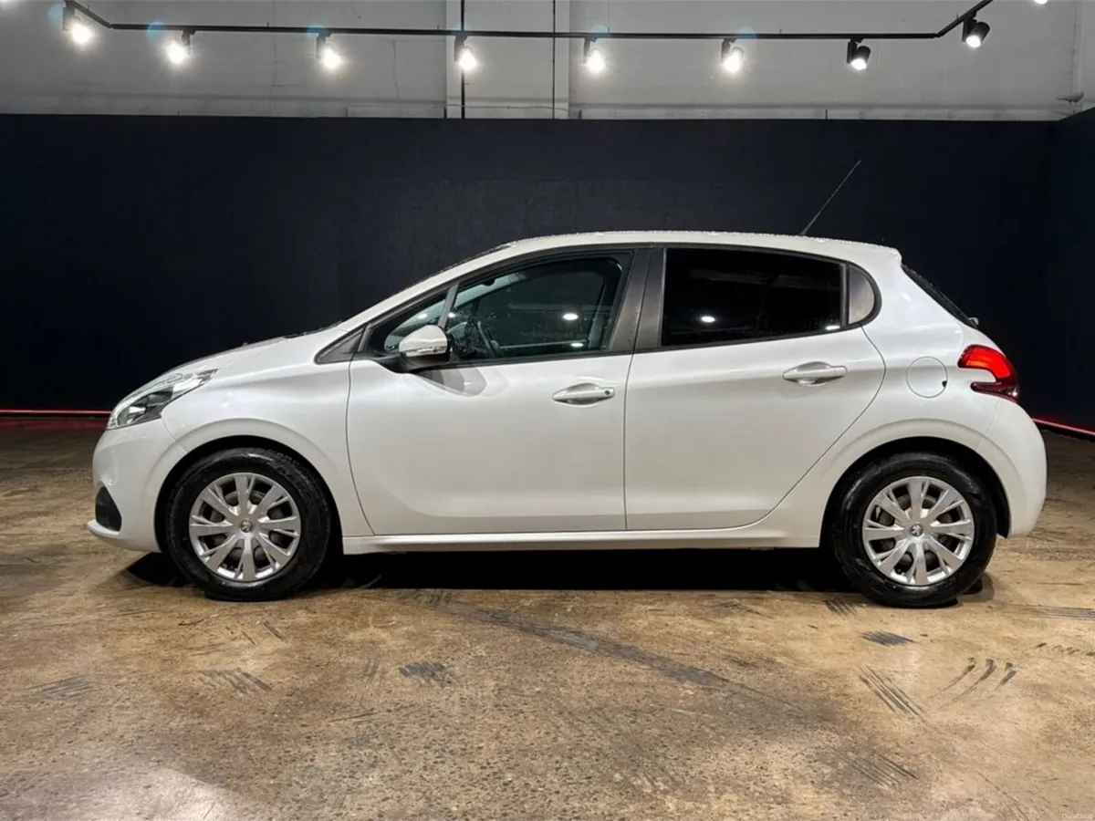 Peugeot 208 PURETECH 1.2 AUTOMATIC - REVERSE CAMER - Image 6