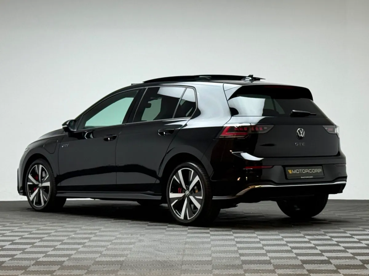 Volkswagen Golf GTE 1.5 PHEV 272HP DSG *PAN ROOF* - Image 5