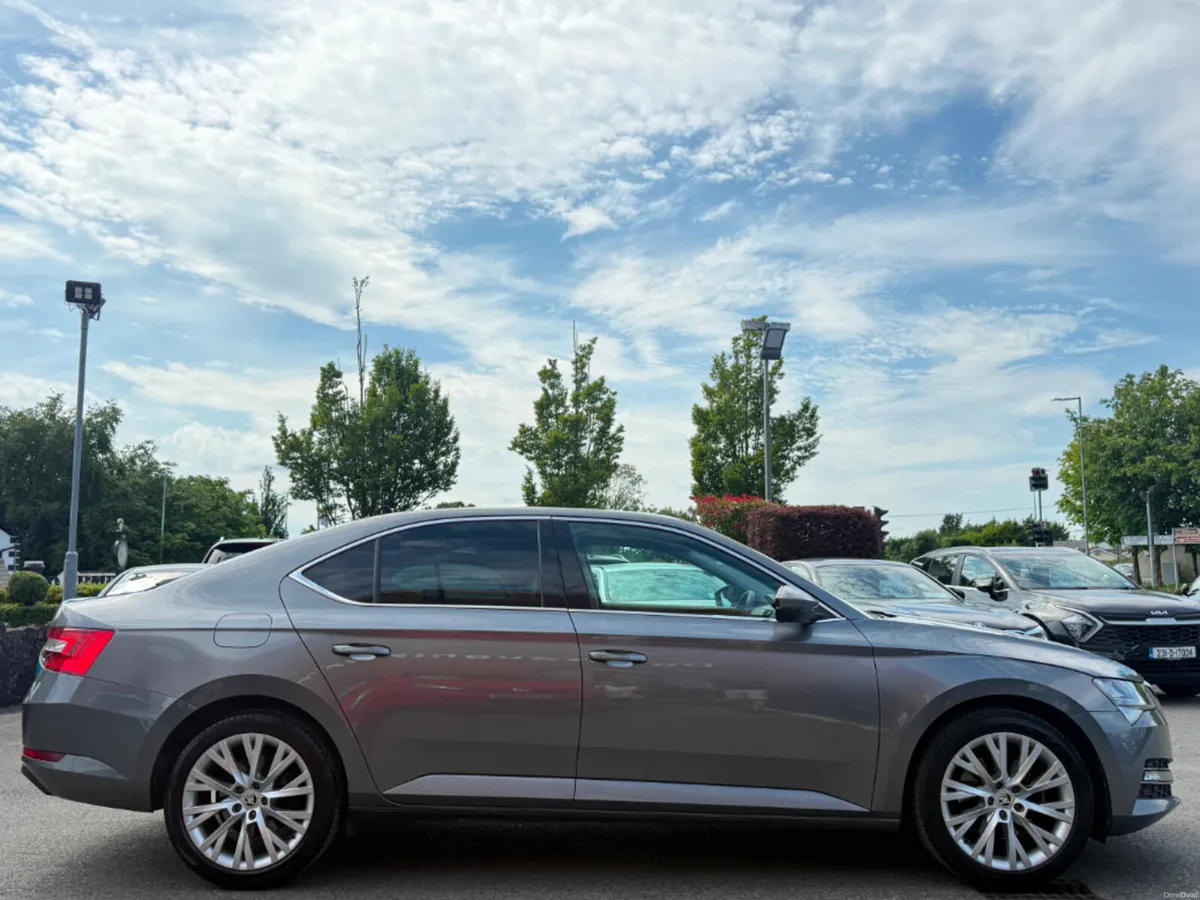 Skoda Superb STYLE 2.0TDI 150HP DSG *HUGE SPEC* - Image 4