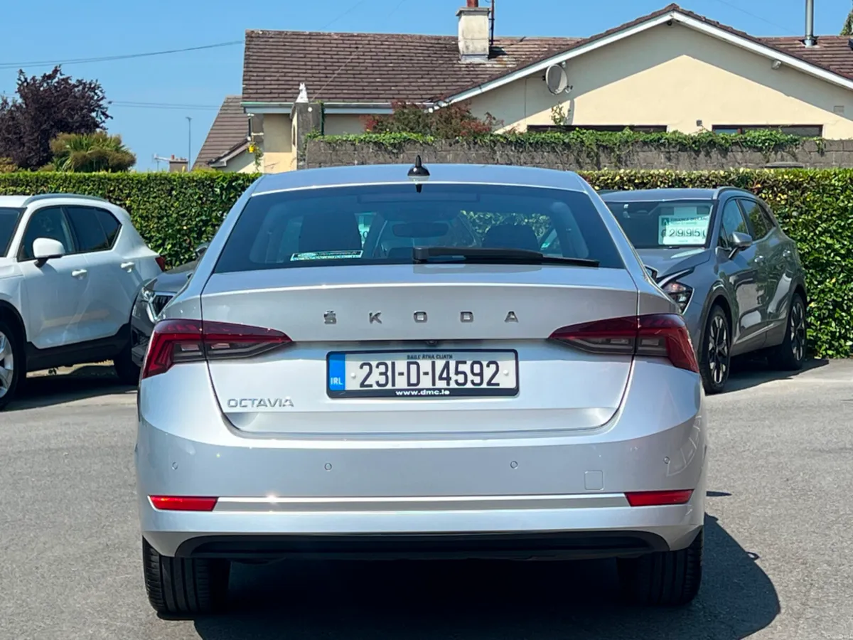 Skoda Octavia STYLE 2.0TDI 5DR *HIGH SPEC* - Image 6