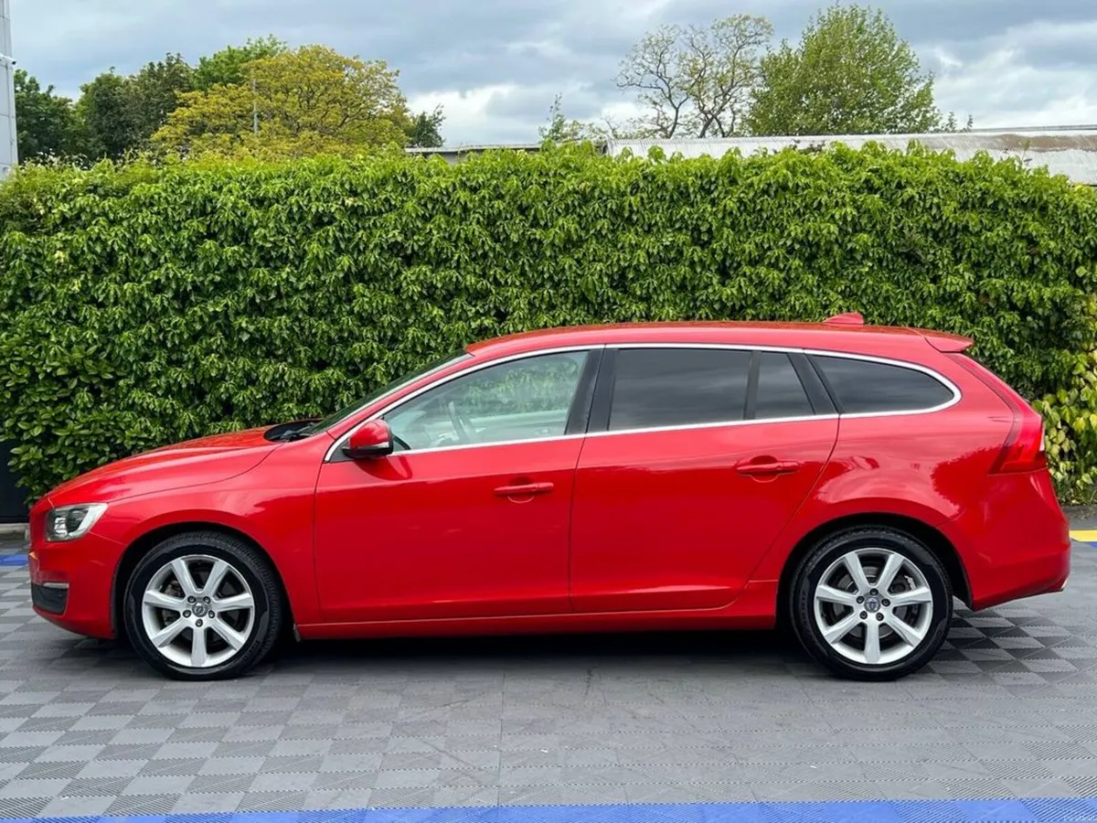 Volvo V60 D4 2.0 D // 17" ALLOYS // ADAPTIVE CRUIS - Image 3