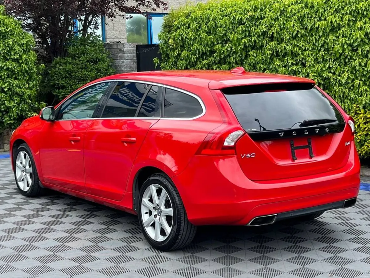 Volvo V60 D4 2.0 D // 17" ALLOYS // ADAPTIVE CRUIS - Image 5
