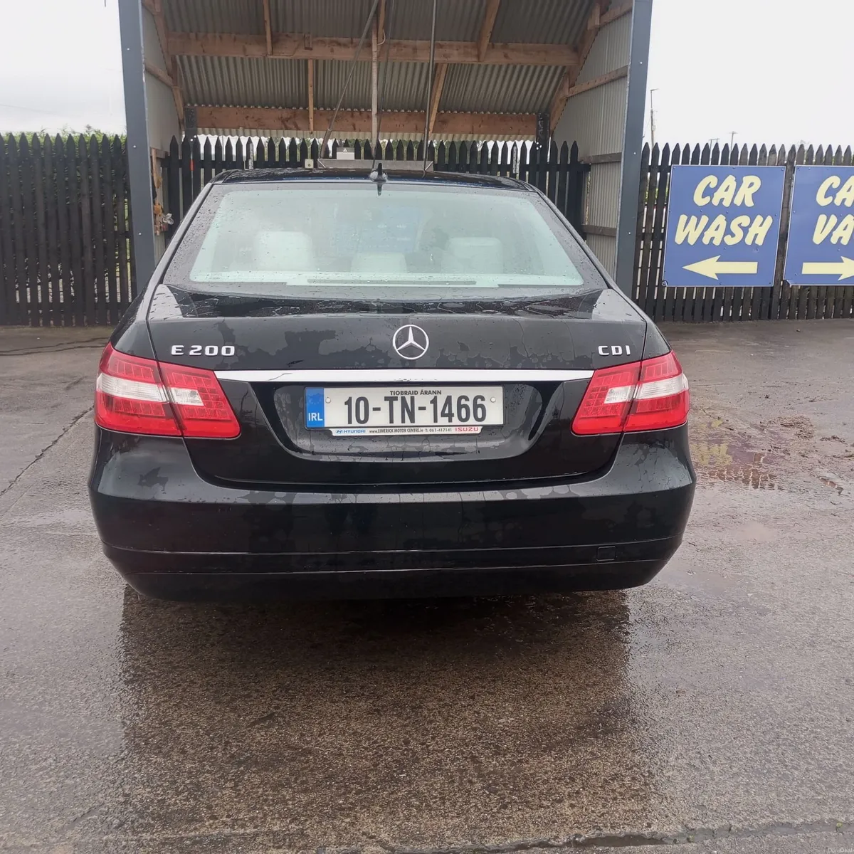 Mercedes-Benz E-Class 200 - Image 1