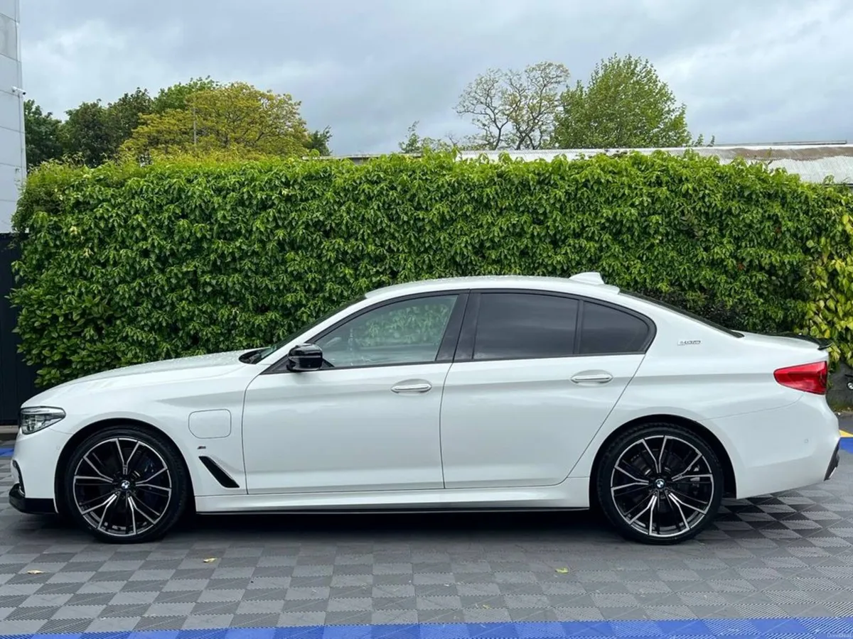 BMW 5-Series 530e M-SPORT COMPETITION 2.0 HYBRID / - Image 3