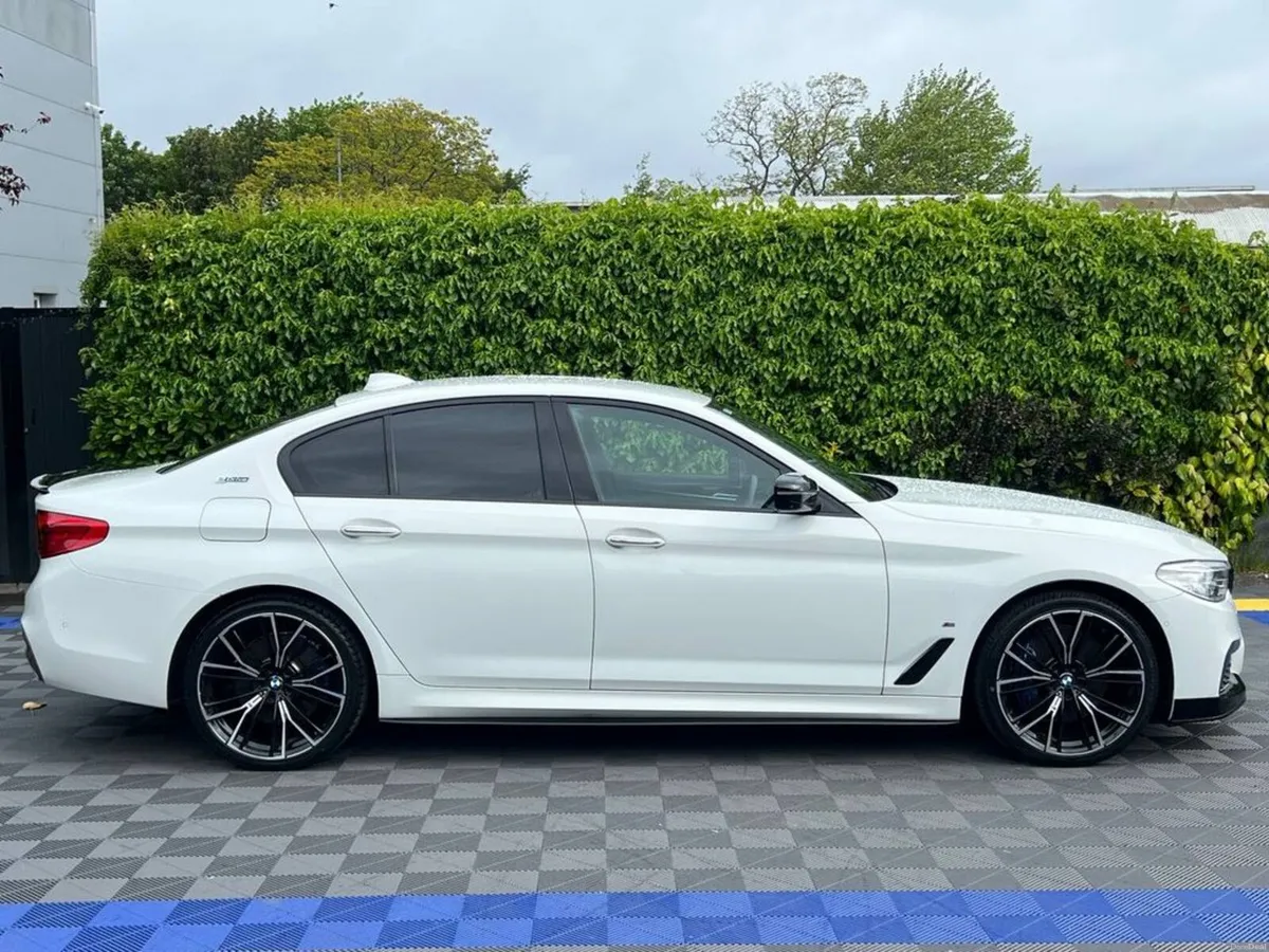 BMW 5-Series 530e M-SPORT COMPETITION 2.0 HYBRID / - Image 2