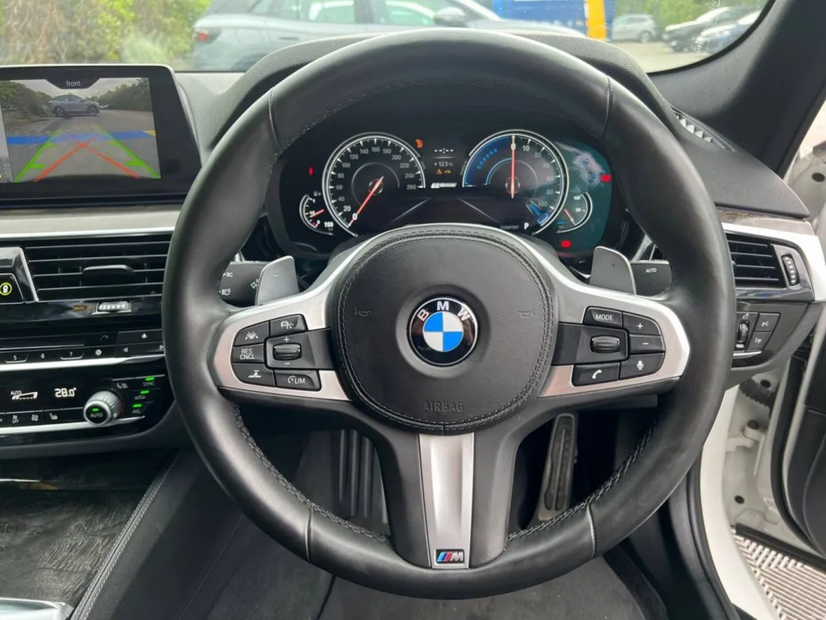 BMW 5-Series 530e M-SPORT COMPETITION 2.0 HYBRID / - Image 4
