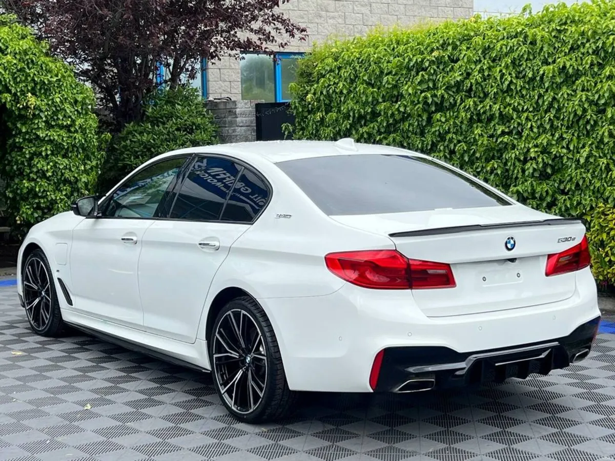 BMW 5-Series 530e M-SPORT COMPETITION 2.0 HYBRID / - Image 5