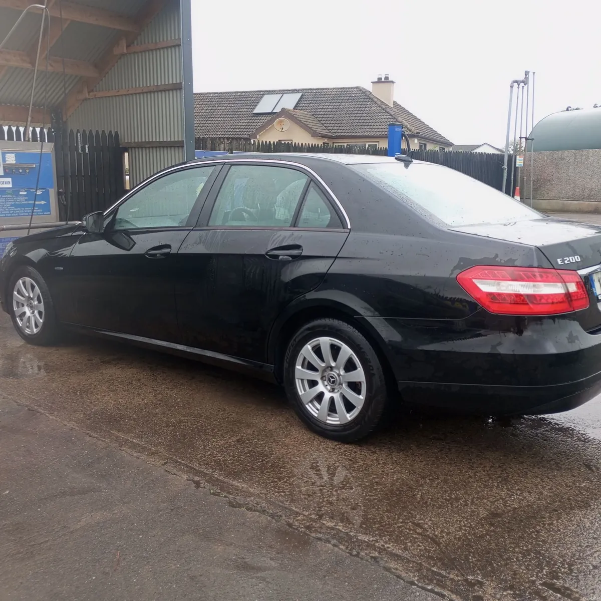 Mercedes-Benz E-Class 200 - Image 3