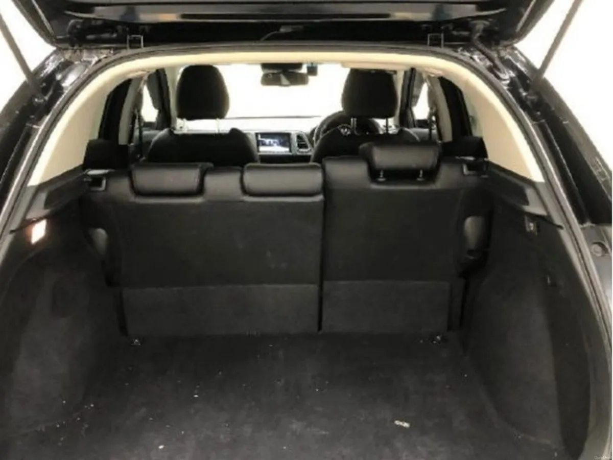 Honda Vezel 1.5 Petrol Hybrid Auto - Image 4