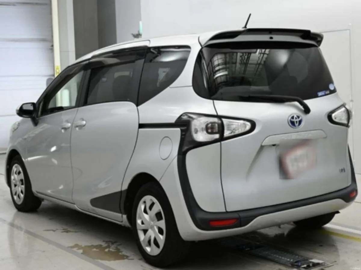 Toyota Sienta 1.5 Hybrid Petrol Auto - Image 4