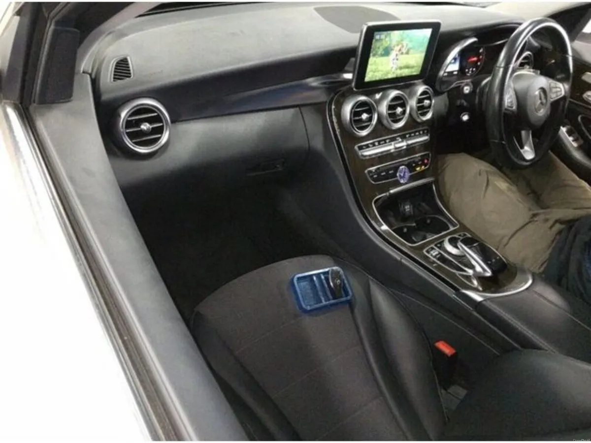Mercedes-Benz C-Class C200 2.0 Petrol Auto - Image 5