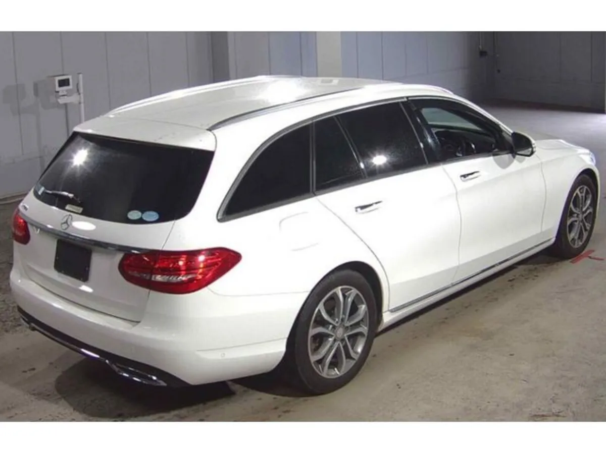 Mercedes-Benz C-Class C200 2.0 Petrol Auto - Image 4