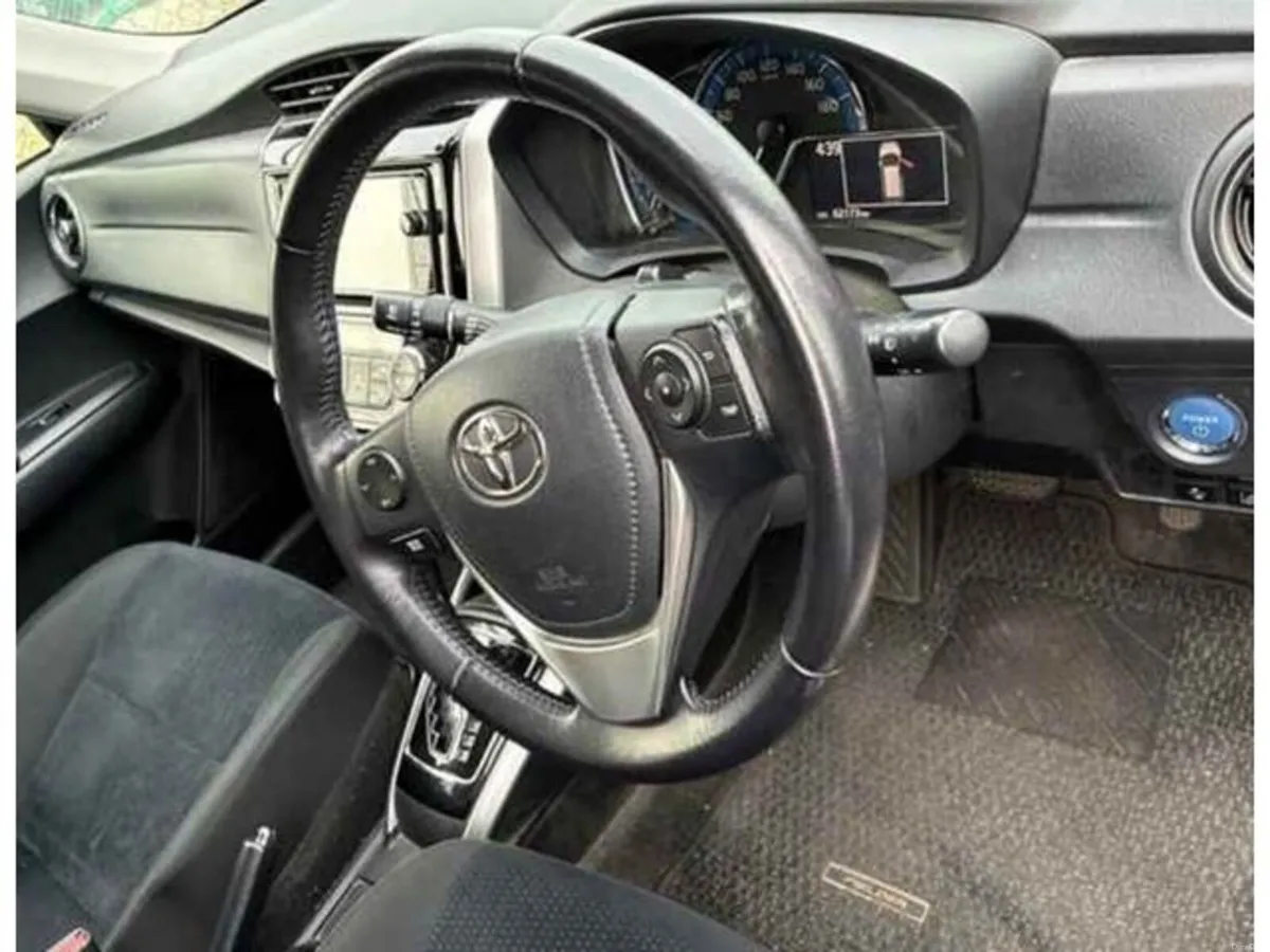 Toyota Corolla 1.5 Corolla Fielder Petrol Hybrid A - Image 6