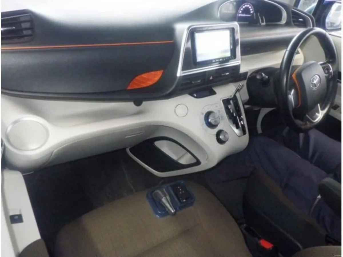 Toyota Sienta 1.5 Petrol Hybrid Auto - Image 6