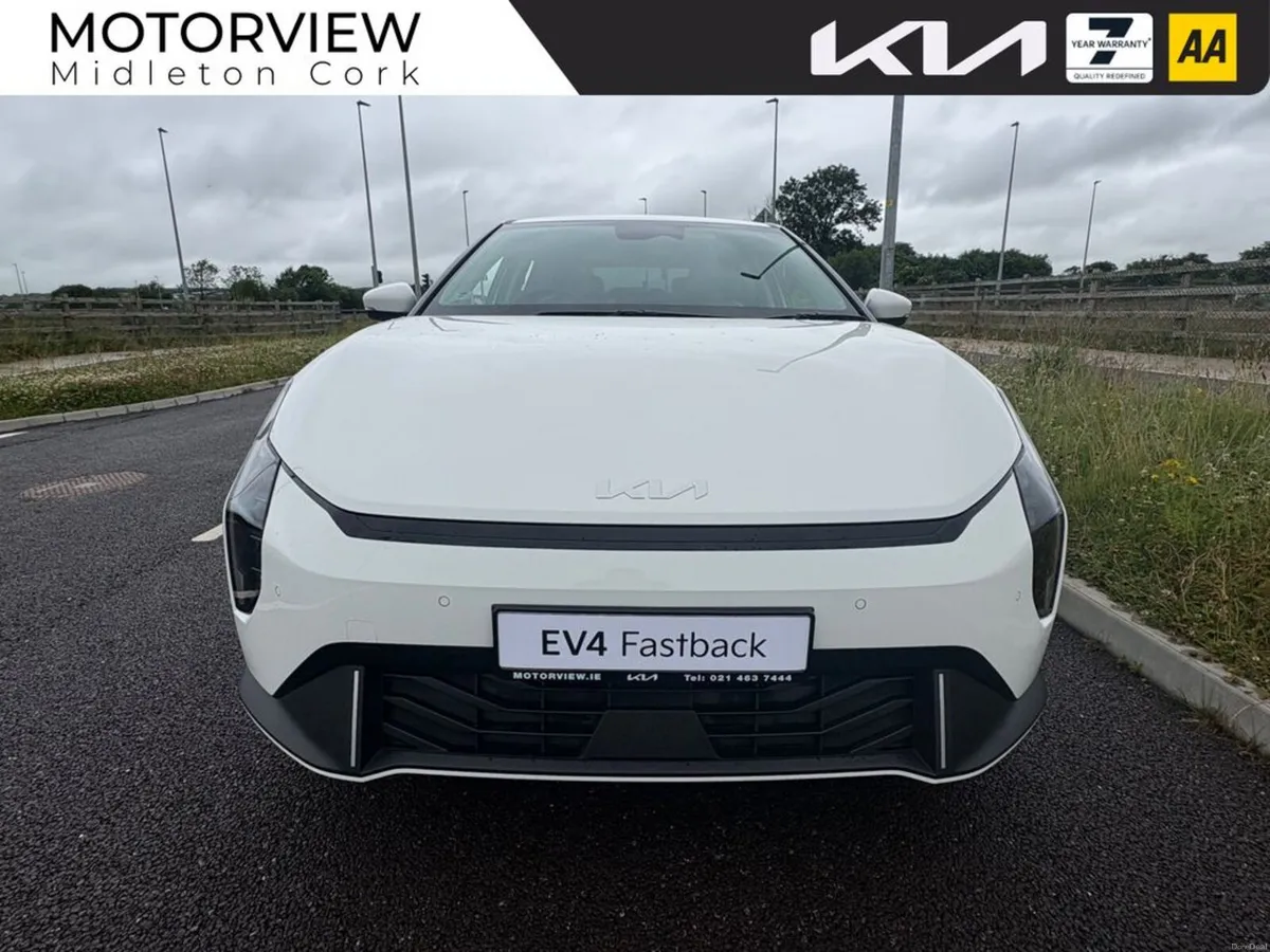 Kia EV4 K3, long-range battery of 81.4 kWh**from 0 - Image 3